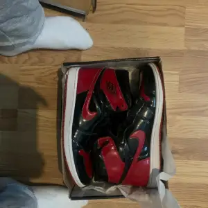 Jordan 1 patent bred, intresserad av byten helst 