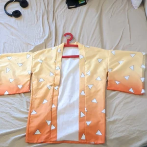 Zenitsu kofta - Detta är en zenitsu kofta och kan användas till cosplay och mycket annat. 