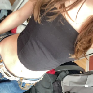 Tub top - Den har inga defekter, den har dragkedja i ryggen och strech band på sidorna så den funkar för xxs- s skulle jag säga, skriv gärna om frågor eller fler bilder 💕💕💕