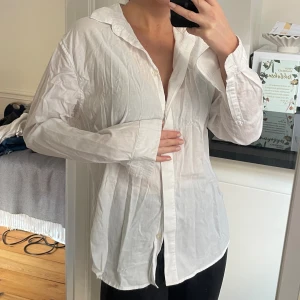 Samsoe skjorta - Skjorta i oversize fit i storlek xs.