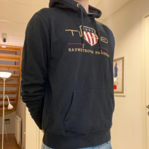 Gant Hoodie - Knappt använd, skick 9/10