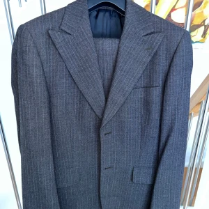 Tiger kostym storlek 48 - En Tigerkostym som  skulle passa en man på 185 cm som är atletisk. Byxorna är lite vidare nertill för kännedom. 