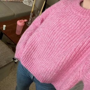 Stickad tröja Gina Tricot  - Använd 2 gånger. Som ny storlek XS