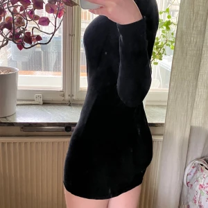 Simpel svart minidress  - Svart minidress i storlek 134-140 men är väldigt stretchig så passar större storlekar. 