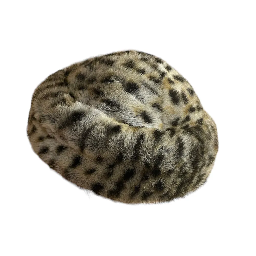 Snygg vintage cheetah / leopard mönstrad mössa från kamyhat, i superbra skick 💕. Accessoarer.