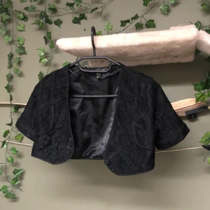 Kort fin kofta - Vet inte om de heter kofta eller vad det än är men den är väldigt fin iallafall, inga synliga defekter