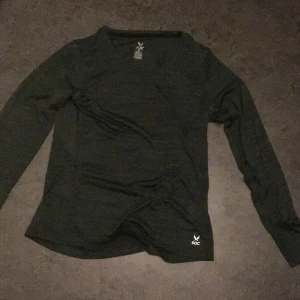 Tränings tröja  - Aldrig använts tun i matrialet 