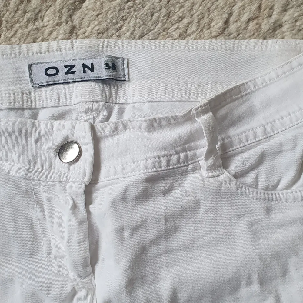 Minishorts från märket ozn i strl 38. Linne/jeans material, använd gärna köp nu!. Shorts.