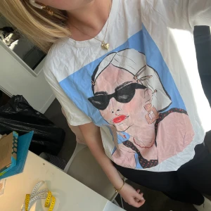 Cool t-shirt - Cool t-shirt med tryck framtill som tyvärr inte kommer till användning