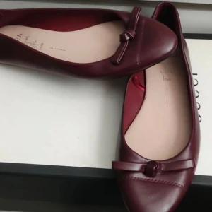 Ballerina skor st 37 - Vinröda ballerinaskor Köpte vintage  Storlek 37 