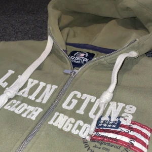 Lexington tröja - Säljer en oanvänd lexington tröja i storlek S, bra skick inga skador, skriv om intresserade, vid snabb affär kan priset diskuteras 