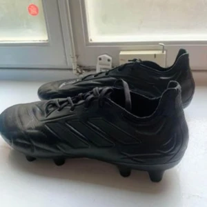 Adidas - Copa Pure st 41,1/3 - Adidas Copa Pure Storlek 41.1/3 Använda 1 halv träning Nypris ca 3000kr 