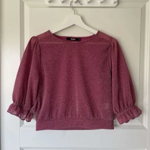 Glittrig topp - Jättesöt glittrig topp från bikbok💗