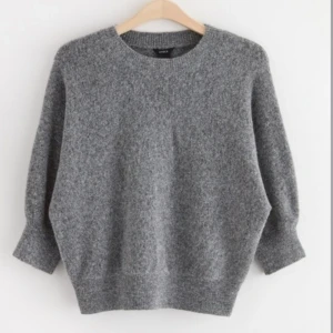 Stickad tröja - Säljer denna fina tröjan som knappt är använd🌸