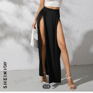 Vacker kjol! - Super fin kjol nu till sommar! Aldrig använd utomhus endast testad på inomhus! Sheins bild ,kan ta egna vid intresse!