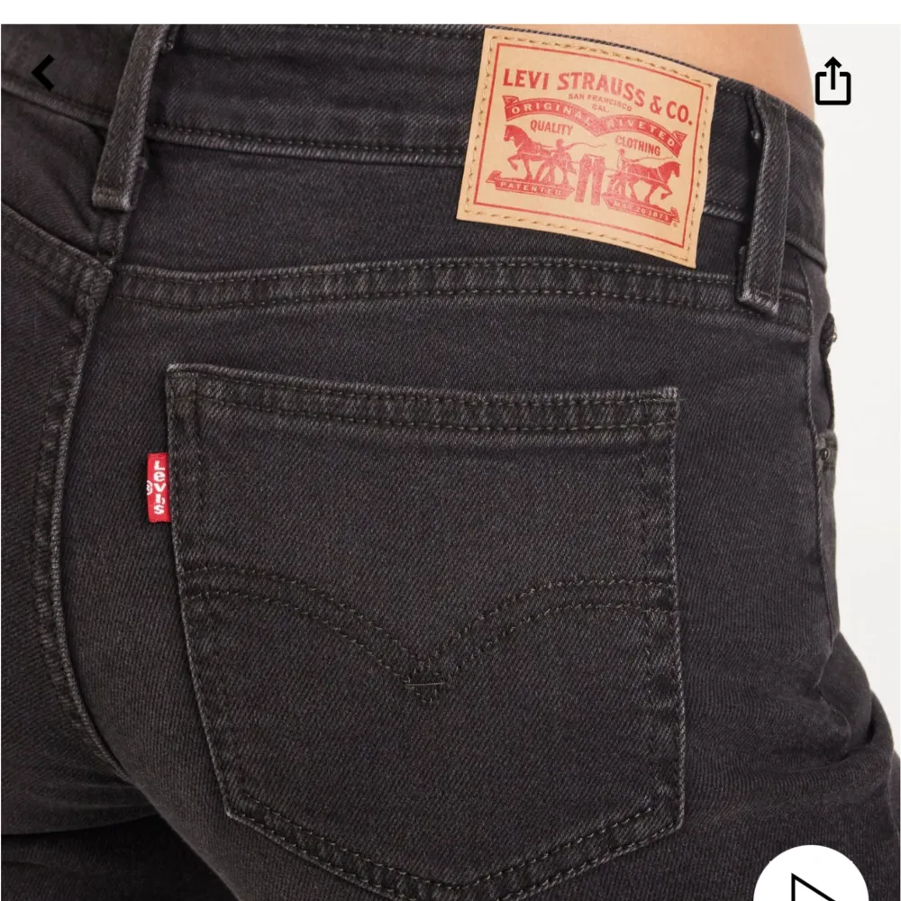 Snygga Levis jeans använda 1 gång, 400kr☺️. Jeans & Byxor.