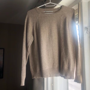 Stickad tröja - Stickad beige tröja från Vero Moda i storlek S💕