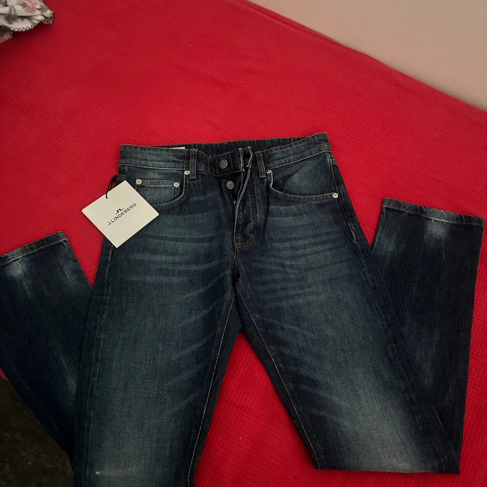 Helt nya J Lindberg jeans Stl 29/32  Rak modell . Jeans & Byxor.