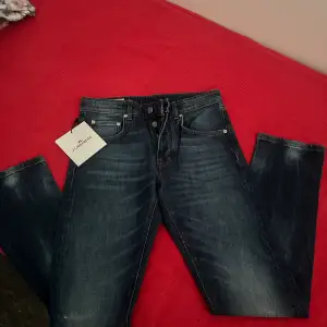 Helt nya J Lindberg jeans Stl 29/32  Rak modell 