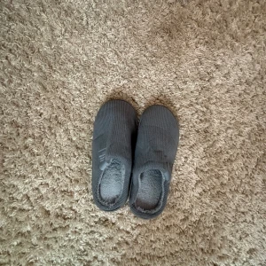 Tofflor - Säljer väldigt gulliga tofflor. Skriv om funderingar!❤️