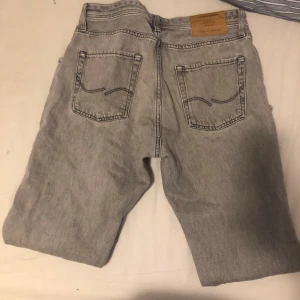Jeans - Hej säljer dessa fina jeans som är i bra skick Hör av dig vid frågor