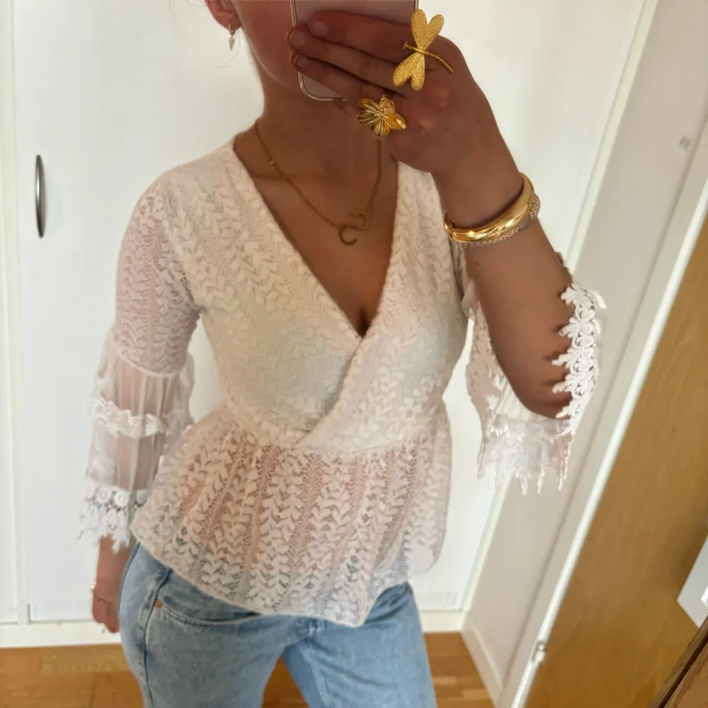 Jättefin blus med boho vibes!! Högt pris för är tveksam om jag ska sälja❤️❤️ köp via köp nu direkt eller Swish ❤️köptes utomlands, och har tyvörr ingen lapp🩷. Blusar.