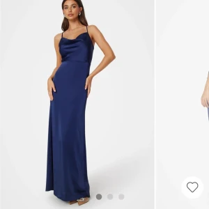 Balklänning  - Jag säljer denna jättefina balklänningen! Helt oanvänd med prislapp på, säljer då jag inte hann lämna tillbaka den💕💕💕 Nypris:1299