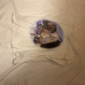 En vitt tröja med två hästar på  - X small  Aldrig andvänt   Köper står för frakten