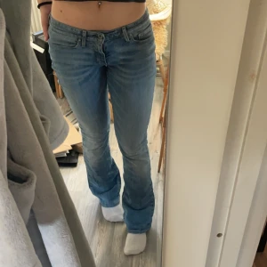 Lowwaist Levi’s Jeans  - Levis lågmidjade jeans, fint skick🩷 skriv för bilder eller frågor.