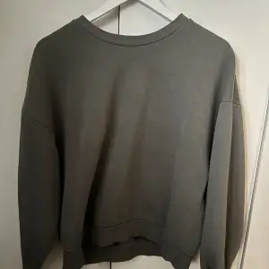 Säljer den här sweatshirt från Gina🩷