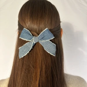 Rosetter - 2 rosetter. En mörk och en ljus.