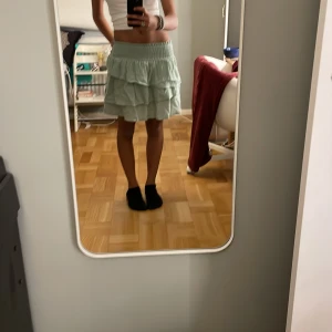 Kjol - Den är bra Dick går att platta med plattskärm för att den är lite skrynklig men annars är den i bra skick