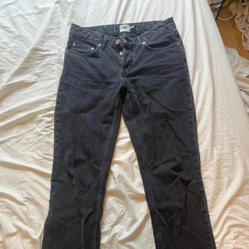 Jeans från lager 157, storlek S. Innerbenslängd 79cm. Knappt använda, mycket bra skick. Minimalt slitage. Säljs för 100kr+frakt. Jeans & Byxor.