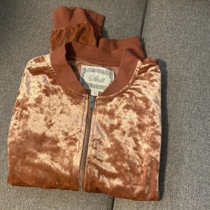 Kofta - Kofta i sammet strlk 170.