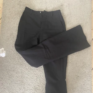 Kostymbyxor  - Kostymbyxor från Bik bok 