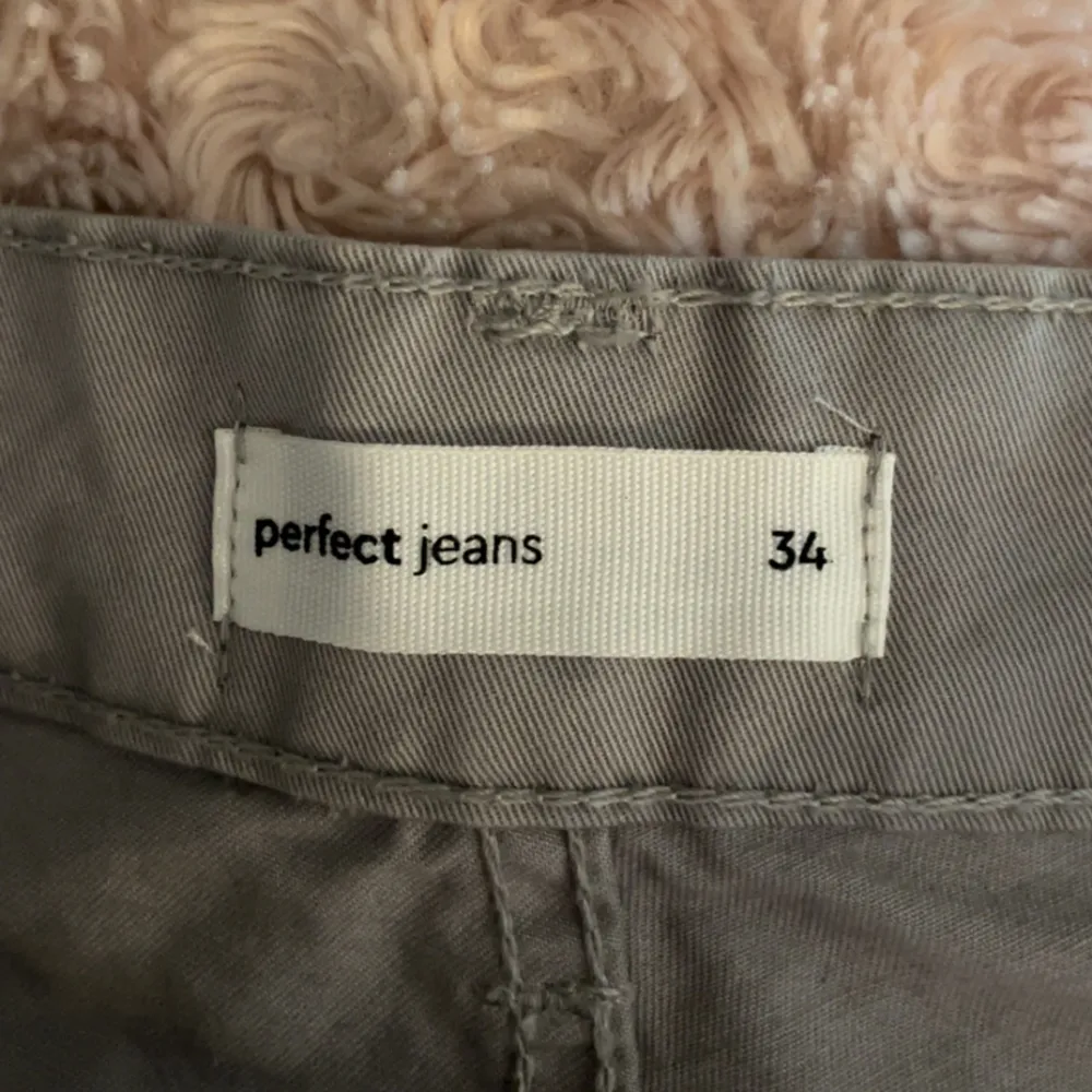 Snygga cargo pant från Gina, endast testade🤩(jag har vanligtvis 36). Jeans & Byxor.