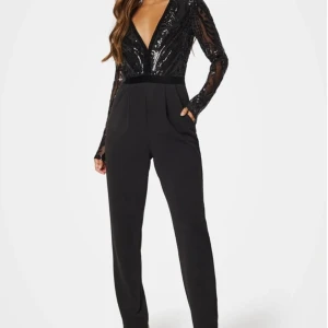  Ny jumpsuit från BubbleRoom  - Finns på hemsidan just nu. Lapp kvar på plagget