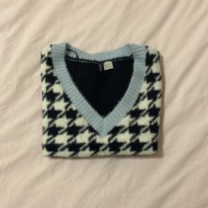 En stickad tröja  - En satickad tröja från HM i storlek M