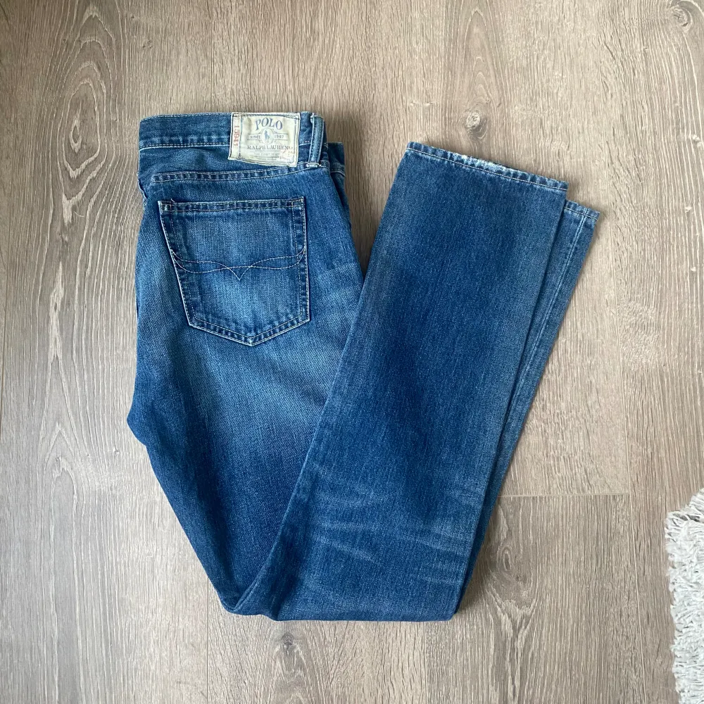 Storlek 34/32 men sitter som 34/34. Jeansen är i fint skick. Hör av dig vid frågor!. Jeans & Byxor.