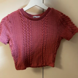 Rosa zara topp - Jättesöt rosa topp från zara, köpt för tre år sen men knappt använd🩷
