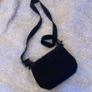 Fin svart handväska, oandvänd ❤️