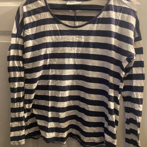 Randig tröja - Randig tröja, jätte fin och jätte skön