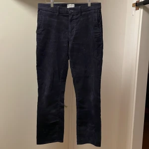 Raka manchesterbyxor These Glory Days (stl 48, S) - Raka manchesterbyxor från These Glory Days (stl 48, S) Nästan nyskick! 