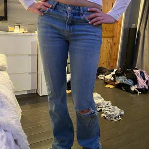 Långmidjade jeans som tyvärr ej kommer till användning💗
