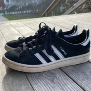 Adidas Campus sneakers - Köpta på sellpy, knappt använda av mig🩷🩷