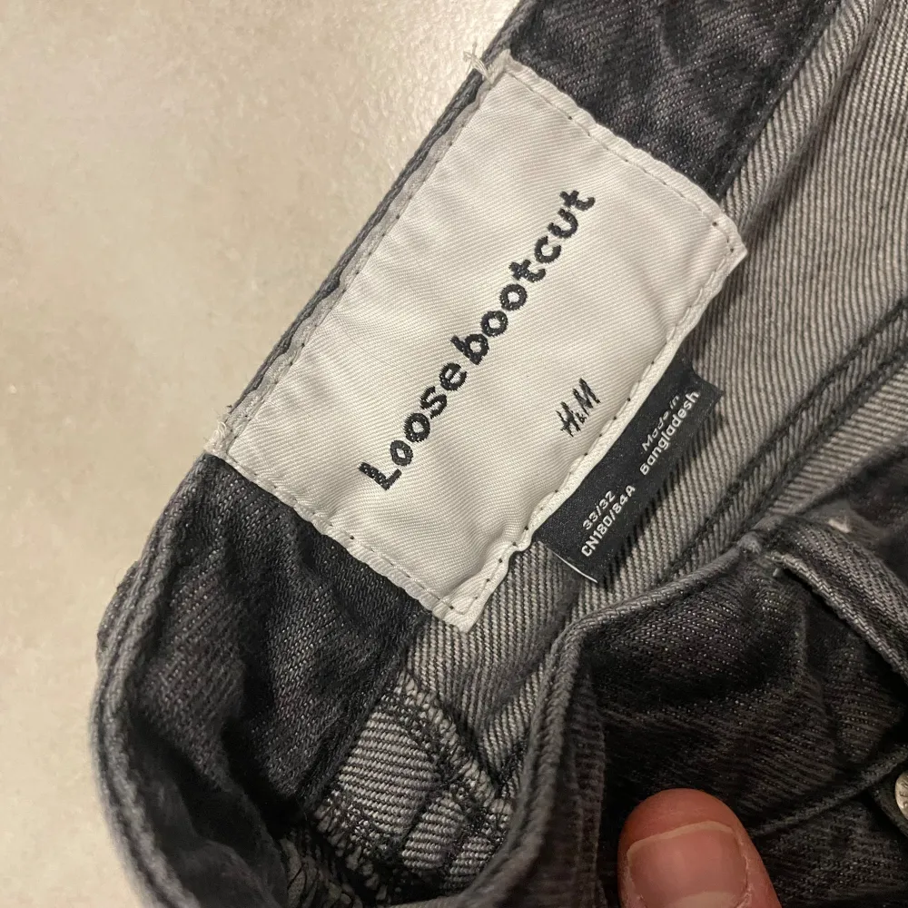 HM loose bootcut jeans Bra skick. Strl 32/32. Jeans & Byxor.