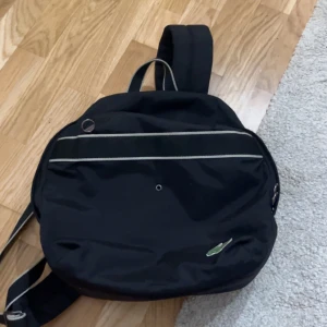 Lacoste ryggsäck - Säljer nu en lacoste ryggsäck för den inte kommer till användning 