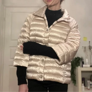 Intressekoll på min fina jacka💕🫶 - Super fin och passar perfekt nu till våren!!:)