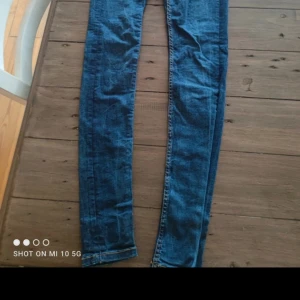 Snake jeans storlek small - Snake jeans storlek small från lager 157. Mycket strech. Högmidjade. Fint skick.