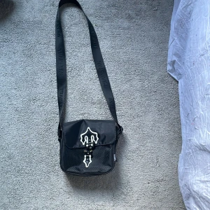 Äkta trapstar väska - Hej säljer min trapstar pgr ingen användning hoppas ni köper ha det så bra🙌 pris kan diskuteras 🤙